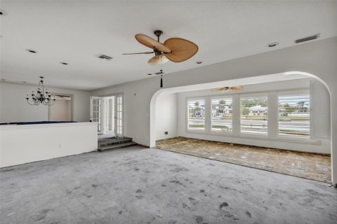 House in Clearwater, Florida 4 bedrooms, 485.69 sq.m. № 1655904 - photo 6