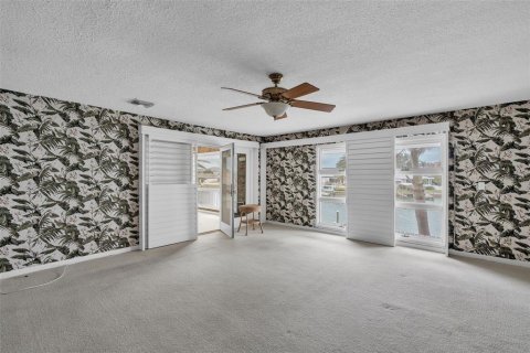 House in Clearwater, Florida 4 bedrooms, 485.69 sq.m. № 1655904 - photo 15
