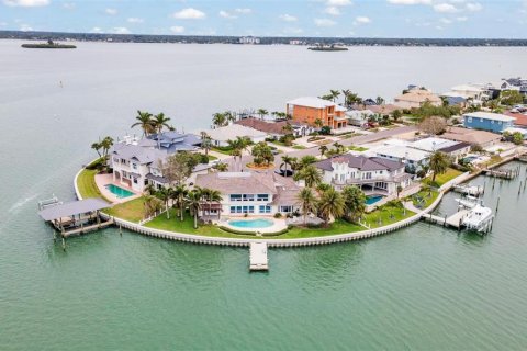 House in Clearwater, Florida 4 bedrooms, 485.69 sq.m. № 1655904 - photo 26