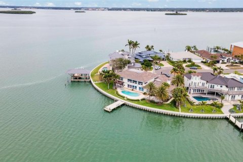 House in Clearwater, Florida 4 bedrooms, 485.69 sq.m. № 1655904 - photo 27