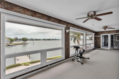 House in Clearwater, Florida 4 bedrooms, 485.69 sq.m. № 1655904 - photo 14