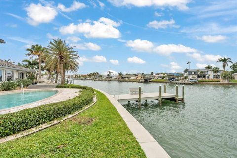 House in Clearwater, Florida 4 bedrooms, 485.69 sq.m. № 1655904 - photo 19