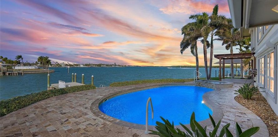 Villa ou maison à Clearwater, Floride 4 chambres, 485.69 m2 № 1655904