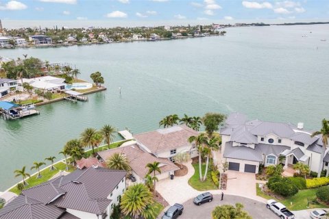 House in Clearwater, Florida 4 bedrooms, 485.69 sq.m. № 1655904 - photo 23