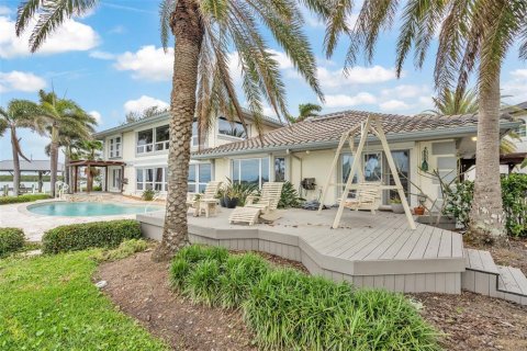 House in Clearwater, Florida 4 bedrooms, 485.69 sq.m. № 1655904 - photo 20