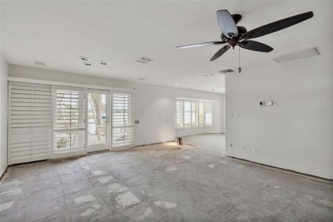 House in Clearwater, Florida 4 bedrooms, 485.69 sq.m. № 1655904 - photo 11