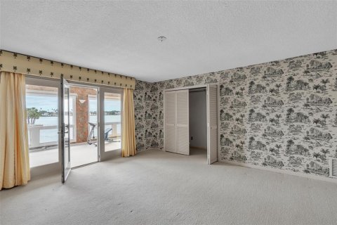 House in Clearwater, Florida 4 bedrooms, 485.69 sq.m. № 1655904 - photo 12