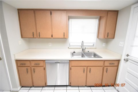 Villa ou maison à louer à Tampa, Floride: 2 chambres, 114.46 m2 № 2419971 - photo 14