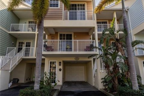 Купить таунхаус в Раскин, Флорида 8 комнат, 116.87м2, № 1562402 - фото 1