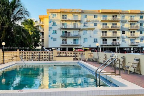 Condo in North Miami Beach, Florida, 1 bedroom  № 1897617 - photo 21