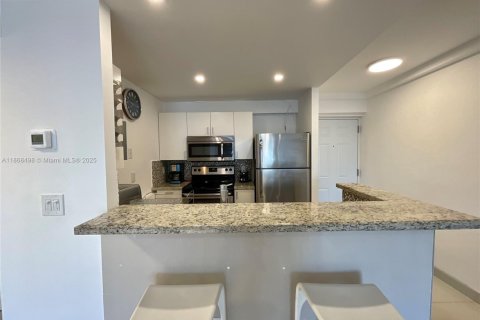 Condo in North Miami Beach, Florida, 1 bedroom  № 1897617 - photo 2