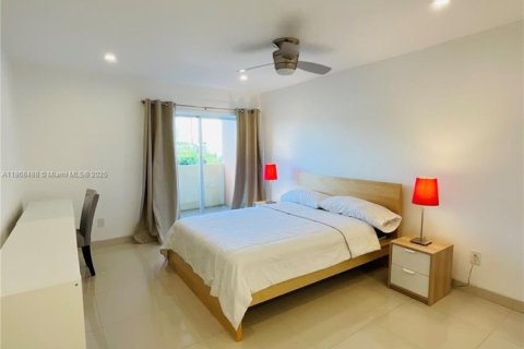 Condo in North Miami Beach, Florida, 1 bedroom  № 1897617 - photo 13
