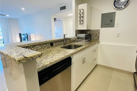 Condo in North Miami Beach, Florida, 1 bedroom  № 1897617 - photo 8