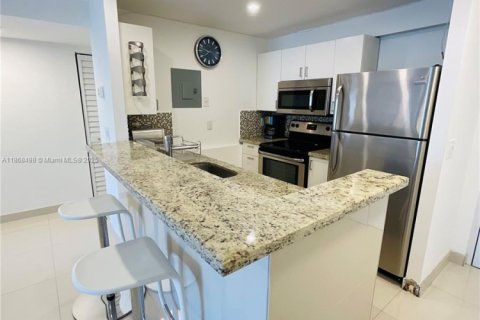 Condo in North Miami Beach, Florida, 1 bedroom  № 1897617 - photo 4