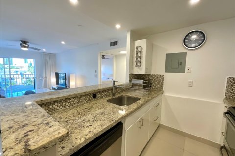 Condo in North Miami Beach, Florida, 1 bedroom  № 1897617 - photo 5