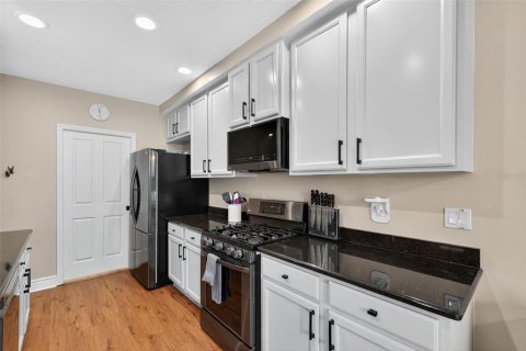 Townhouse in New Port Richey, Florida 3 bedrooms, 142.14 sq.m. № 1906803 - photo 12