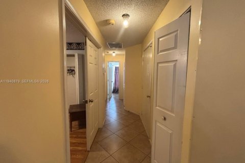 Casa en venta en Margate, Florida, 3 dormitorios, 129.6 m2 № 1999880 - foto 21