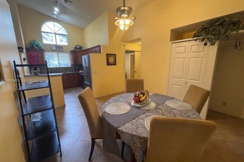 Casa en venta en Margate, Florida, 3 dormitorios, 129.6 m2 № 1999880 - foto 25