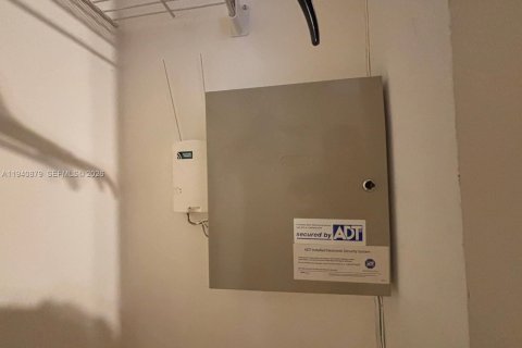 Casa en venta en Margate, Florida, 3 dormitorios, 129.6 m2 № 1999880 - foto 14