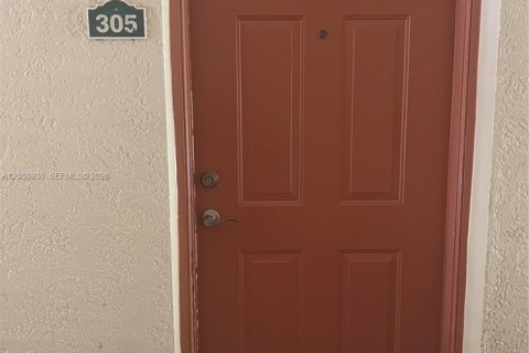Copropriété à louer à Miramar, Floride: 2 chambres, 99.59 m2 № 2169436 - photo 2