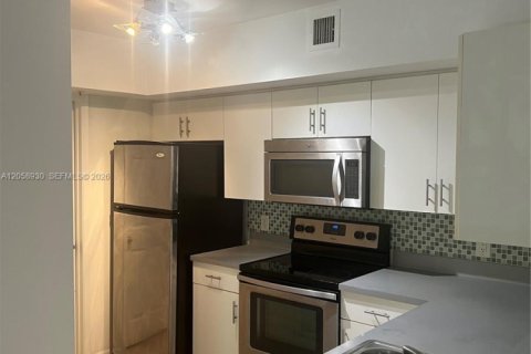 Copropriété à louer à Miramar, Floride: 2 chambres, 99.59 m2 № 2169436 - photo 12