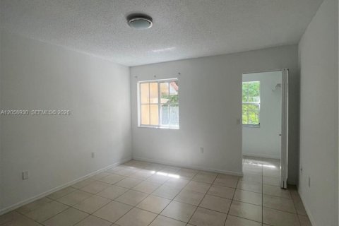 Copropriété à louer à Miramar, Floride: 2 chambres, 99.59 m2 № 2169436 - photo 4