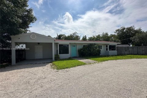 Casa en alquiler en Fort Lauderdale, Florida, 3 dormitorios, 153.01 m2 № 1938428 - foto 1
