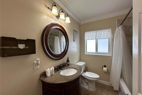 Casa en alquiler en Fort Lauderdale, Florida, 3 dormitorios, 153.01 m2 № 1938428 - foto 22