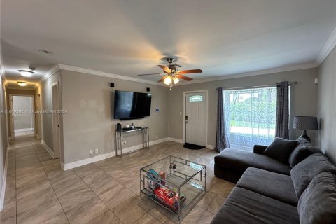 Casa en alquiler en Fort Lauderdale, Florida, 3 dormitorios, 153.01 m2 № 1938428 - foto 2