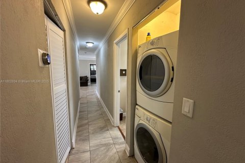 House in Fort Lauderdale, Florida 3 bedrooms, 153.01 sq.m. № 1938428 - photo 25