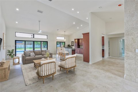 Купить виллу или дом в Хомстед, Флорида 4 спальни, 296.73м2, № 1995212 - фото 6