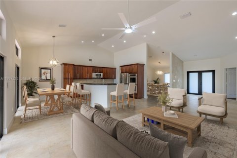 Купить виллу или дом в Хомстед, Флорида 4 спальни, 296.73м2, № 1995212 - фото 7