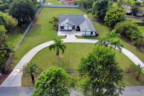 Купить виллу или дом в Хомстед, Флорида 4 спальни, 296.73м2, № 1995212 - фото 26