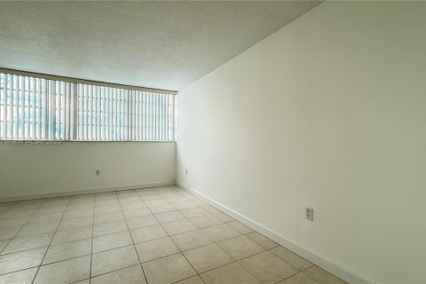 Купить кондоминиум в Норт-Майами, Флорида 1 спальня, 72.28м2, № 1968405 - фото 11