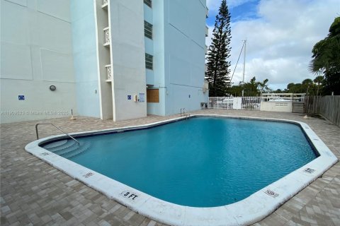 Купить кондоминиум в Норт-Майами, Флорида 1 спальня, 72.28м2, № 1968405 - фото 28