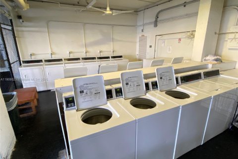 Купить кондоминиум в Норт-Майами, Флорида 1 спальня, 72.28м2, № 1968405 - фото 23