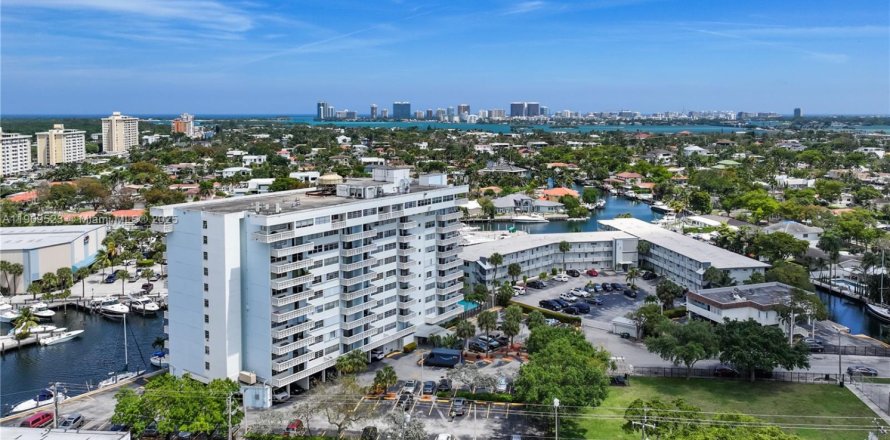 Кондоминиум с 1 спальней в Норт-Майами, Флорида № 1968405