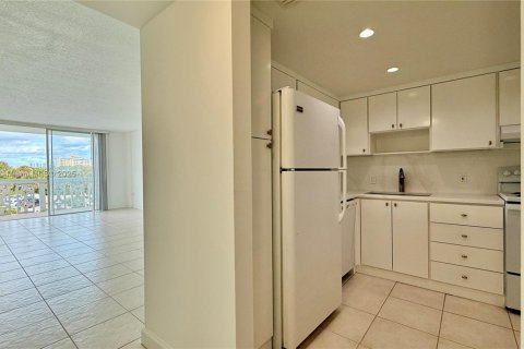 Купить кондоминиум в Норт-Майами, Флорида 1 спальня, 72.28м2, № 1968405 - фото 10