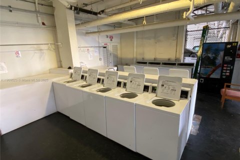 Купить кондоминиум в Норт-Майами, Флорида 1 спальня, 72.28м2, № 1968405 - фото 24