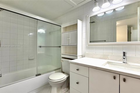 Купить кондоминиум в Норт-Майами, Флорида 1 спальня, 72.28м2, № 1968405 - фото 15