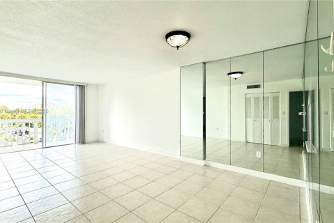 Купить кондоминиум в Норт-Майами, Флорида 1 спальня, 72.28м2, № 1968405 - фото 7