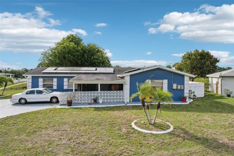 House in Port Charlotte, Florida 3 bedrooms, 129.32 sq.m. № 2099659