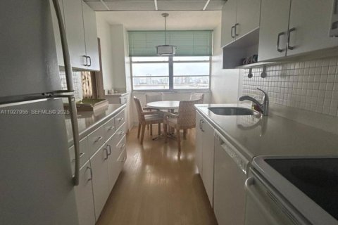 Снять в аренду кондоминиум в Санни-Айлс-Бич, Флорида 2 спальни, 118.45м2, № 1988167 - фото 3