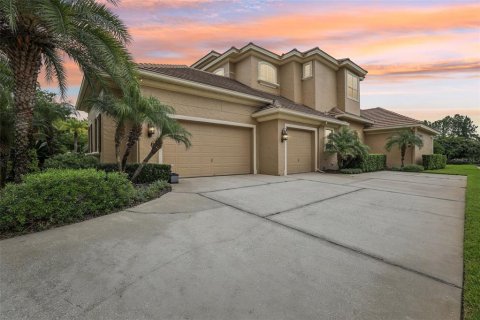 House in Lake Mary, Florida 5 bedrooms, 523.23 sq.m. № 1914893 - photo 3