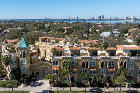 Touwnhouse à Tampa, Floride 4 chambres, 261.06 m2 № 2408953