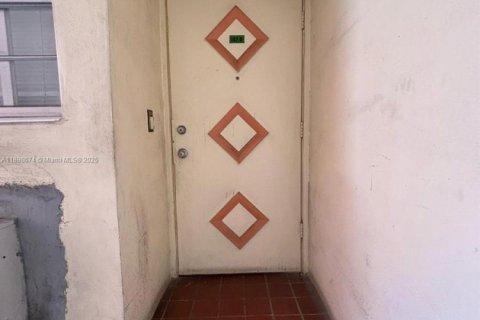 Copropriété à louer à Hallandale Beach, Floride: 2 chambres, 99.78 m2 № 2014785 - photo 21