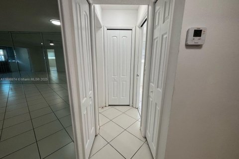 Copropriété à louer à Hallandale Beach, Floride: 2 chambres, 99.78 m2 № 2014785 - photo 13