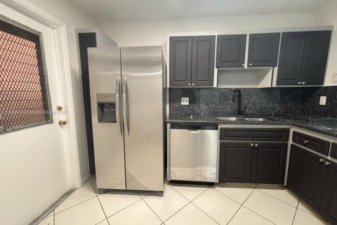 Copropriété à louer à Hallandale Beach, Floride: 2 chambres, 99.78 m2 № 2014785 - photo 11