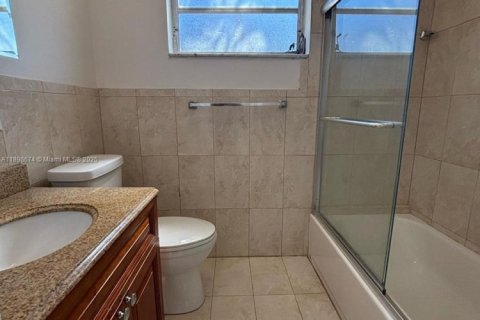 Copropriété à louer à Hallandale Beach, Floride: 2 chambres, 99.78 m2 № 2014785 - photo 15