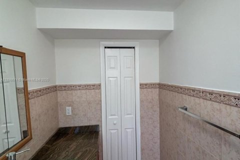 Copropriété à louer à Hallandale Beach, Floride: 2 chambres, 99.78 m2 № 2014785 - photo 19